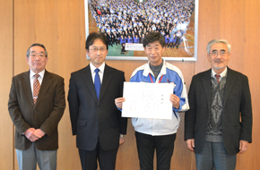 吉原工場総務室　神谷 芳明さん（右から2番目）