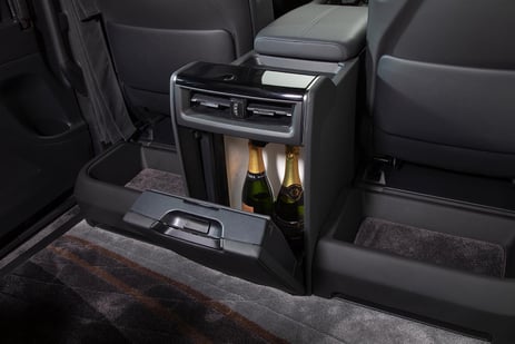 VellfireSpaciousLounge3