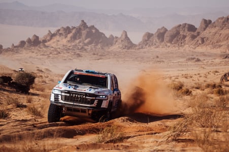 ステージ5の岩場を走る503号車