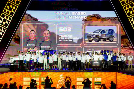 ポディウムにあがるTLCメンバー